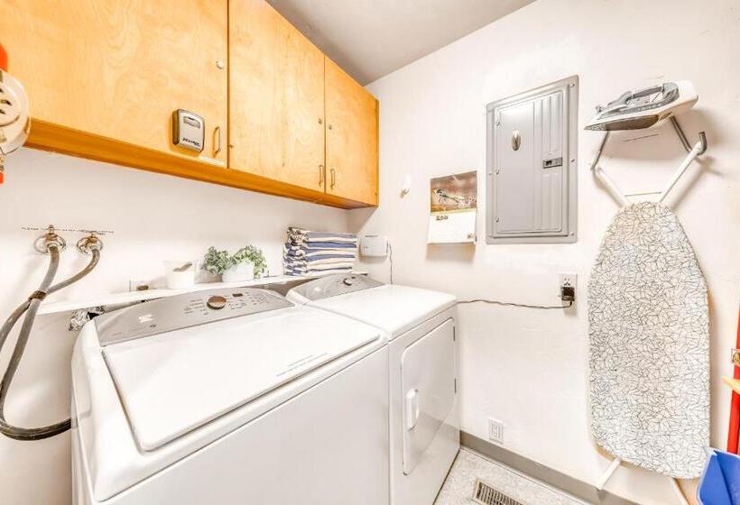 هتل Meadow House 30 | Discover Sunriver