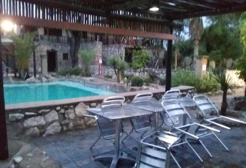 فندق Nkisi Guesthouse