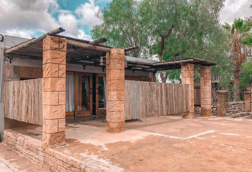 فندق Nkisi Guesthouse