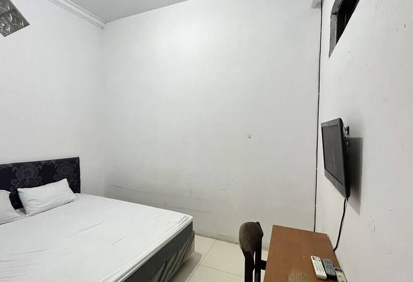 בית מלון כפרי Oyo 92100 Kost Biru