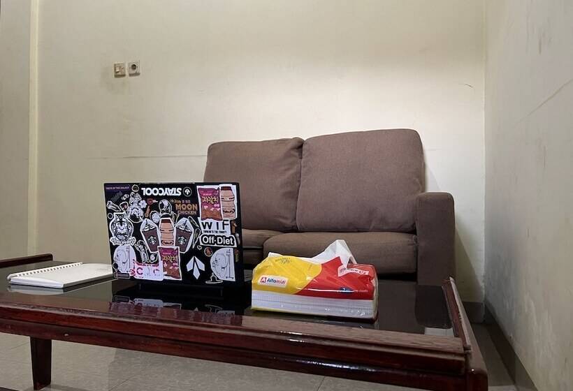 בית מלון כפרי Oyo 92100 Kost Biru