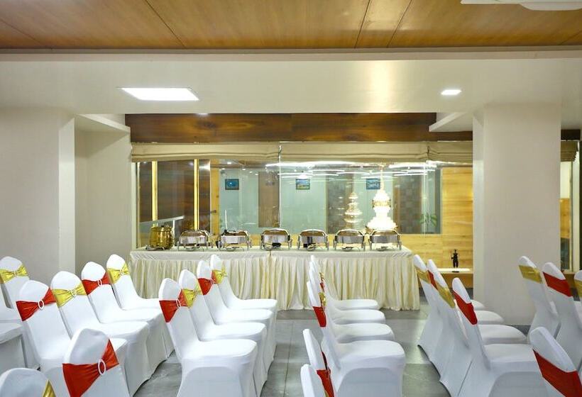 酒店 The Grand Ladhukara