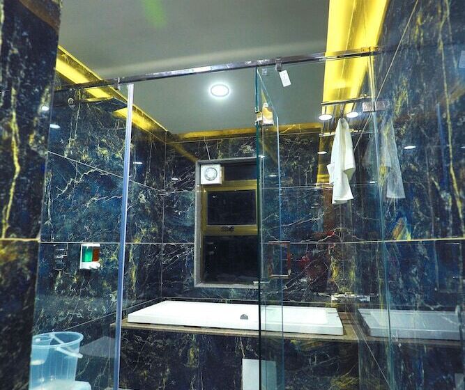 酒店 The Grand Ladhukara