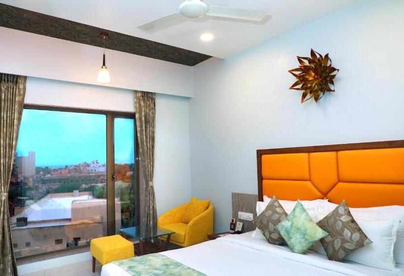 酒店 The Grand Ladhukara