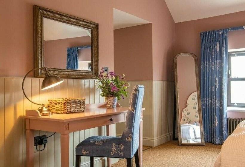 Отель The White Lion