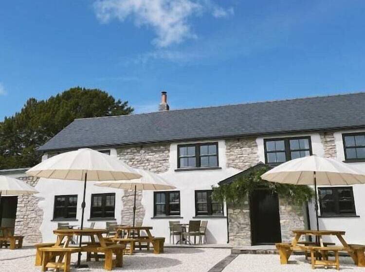 Отель The White Lion