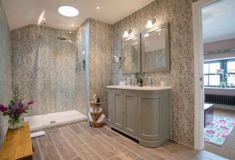 Отель The White Lion