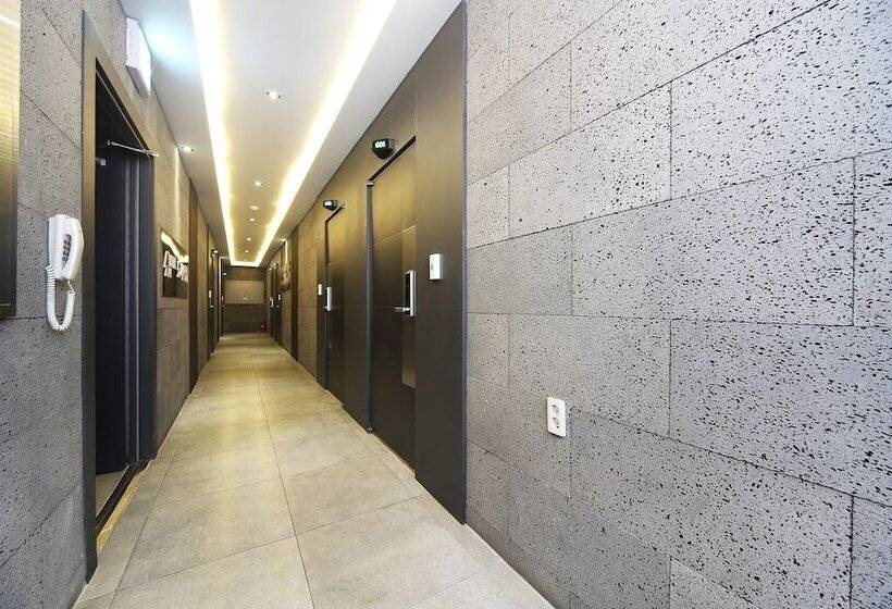 Motel Changwon Myeongseodong Dosi Yeohaeng