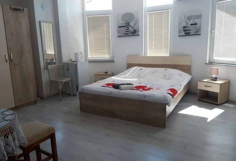 مُتل Majska Rosa