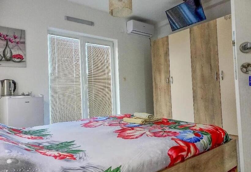 مُتل Majska Rosa