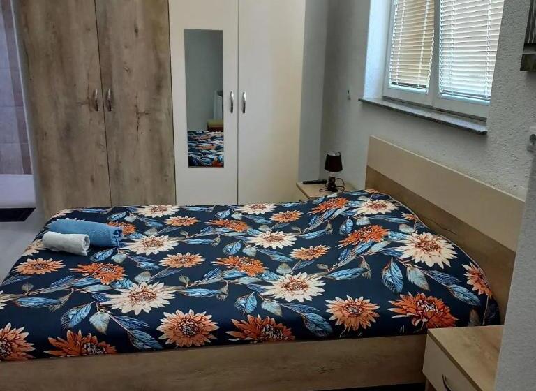 مُتل Majska Rosa