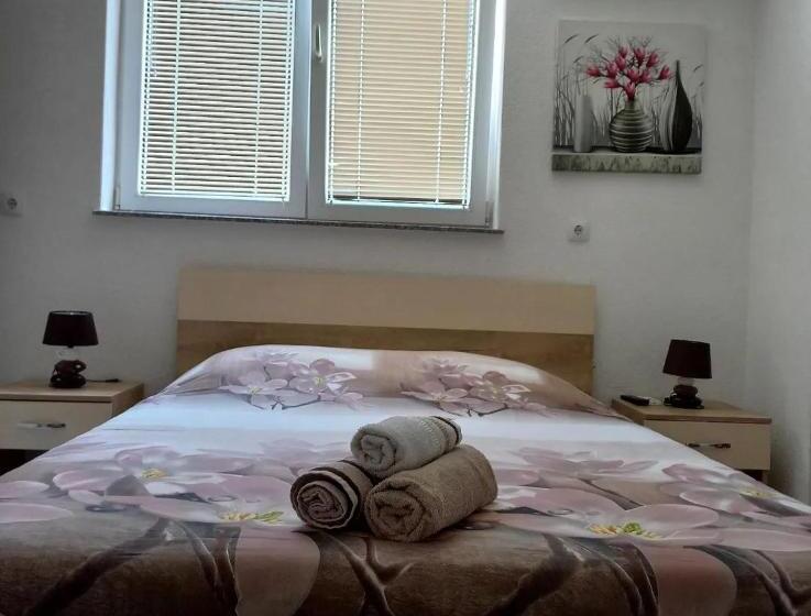 مُتل Majska Rosa