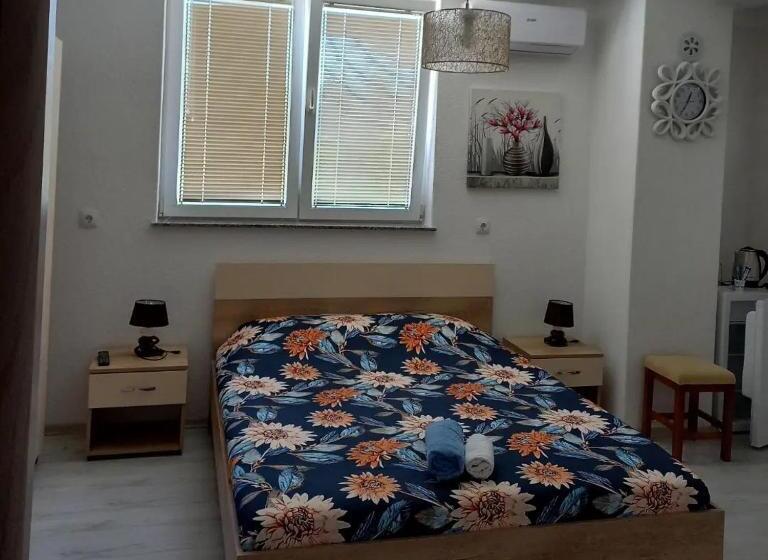 مُتل Majska Rosa