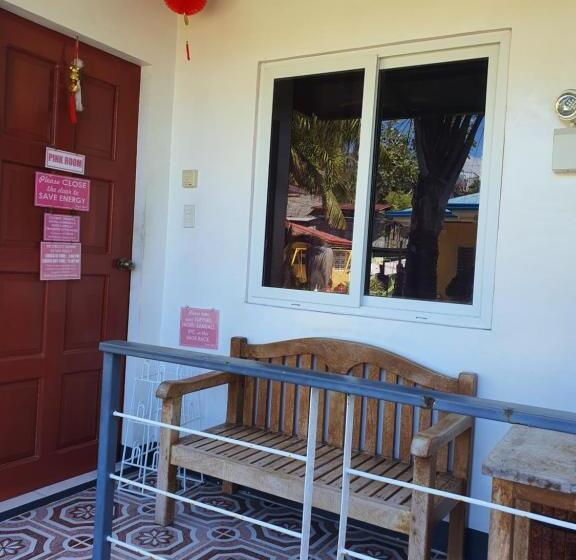 هاستل L & M Hearthstones Lodge