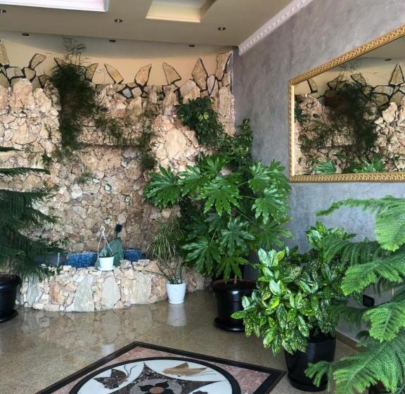 تختخواب و صبحانه Antik