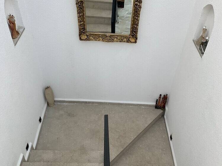 تختخواب و صبحانه Arden S House