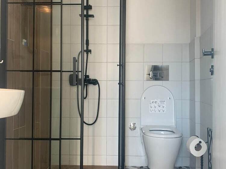 تختخواب و صبحانه Arden S House