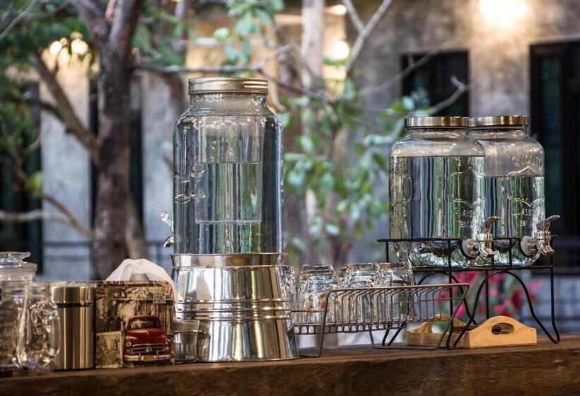 Bed and Breakfast Baan Naratawan