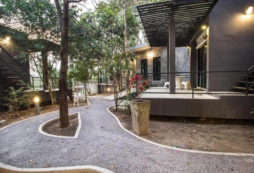 Bed and Breakfast Baan Naratawan