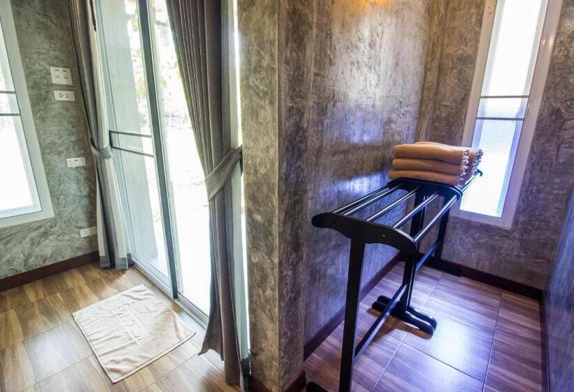 Bed and Breakfast Baan Naratawan