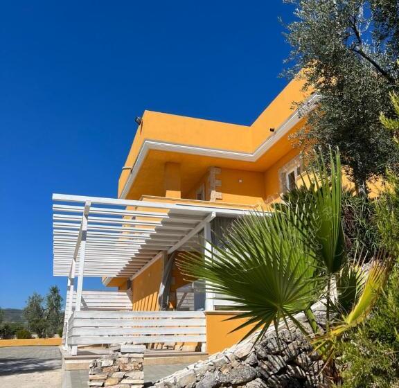 تختخواب و صبحانه La Corte Del Sole