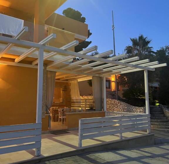 تختخواب و صبحانه La Corte Del Sole