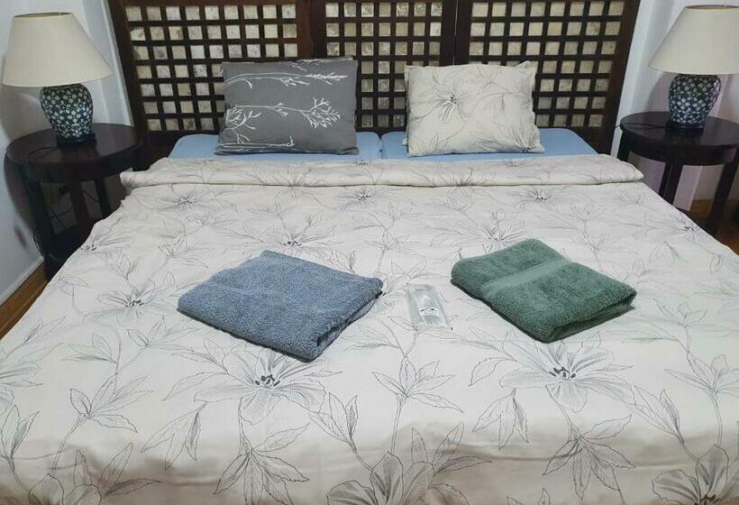 تختخواب و صبحانه Lola S Guest House