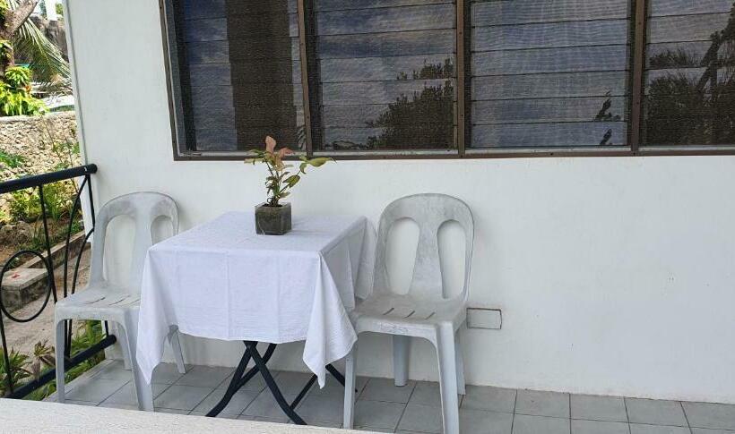 تختخواب و صبحانه Lola S Guest House