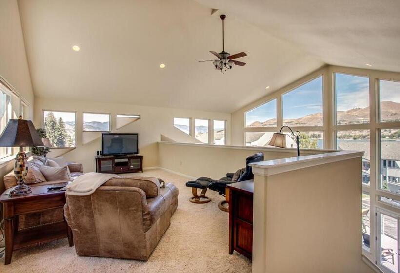 Chelan Resort Waterfront Townhouse