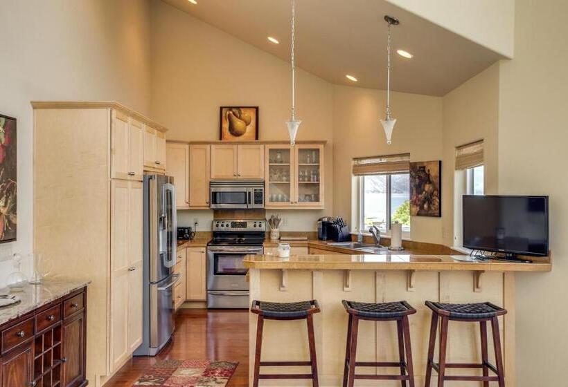 Chelan Resort Waterfront Townhouse