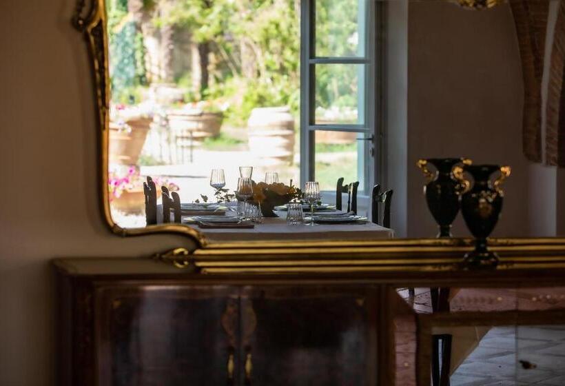 ホテル Agriturismo Villa La Fontina