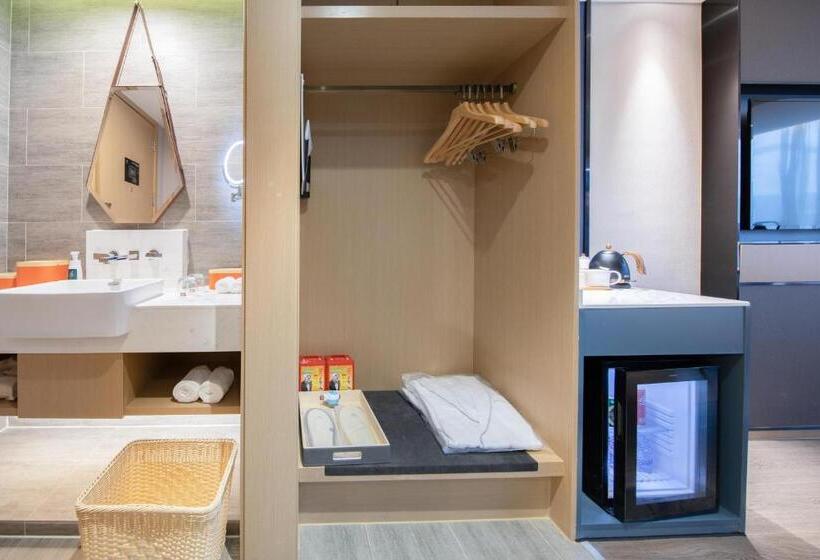 Atour Hotel Kunming Hi Tech Wuyue Plaza