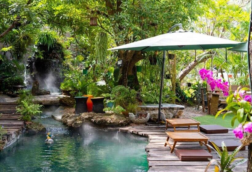 ホテル Crystal Resort Korat