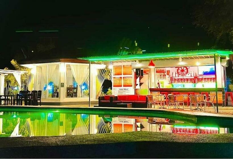 호텔 Garden Village Resort