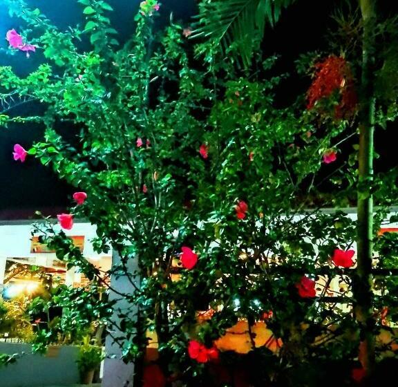 호텔 Garden Village Resort