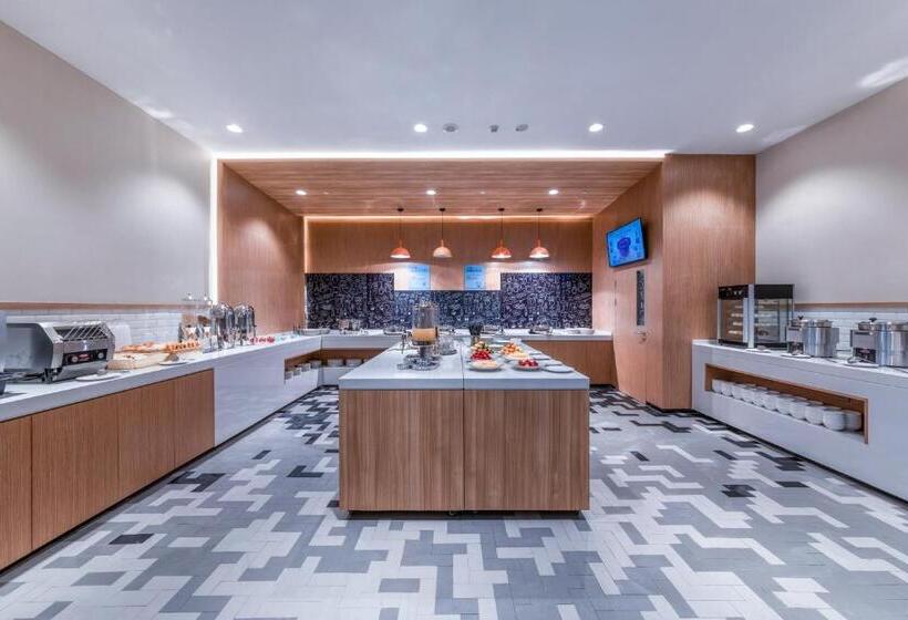 호텔 Holiday Inn Express Chongqing Zhongxian, An Ihg