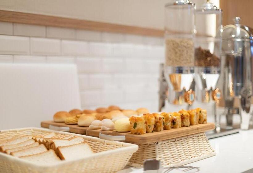 호텔 Holiday Inn Express Chongqing Zhongxian, An Ihg