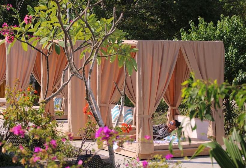 ホテル Kardia Resort Gili Trawangan A Pramana Experience