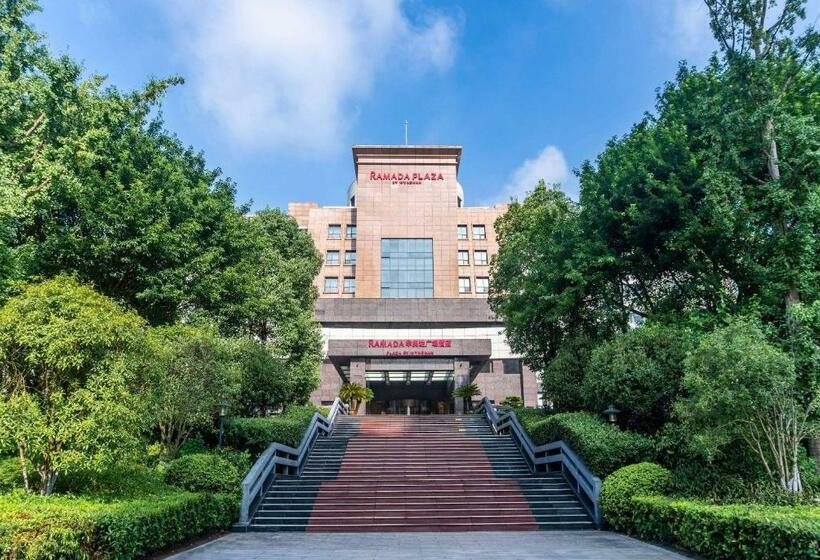 فندق Ramada Plaza By Wyndham Chongqing West