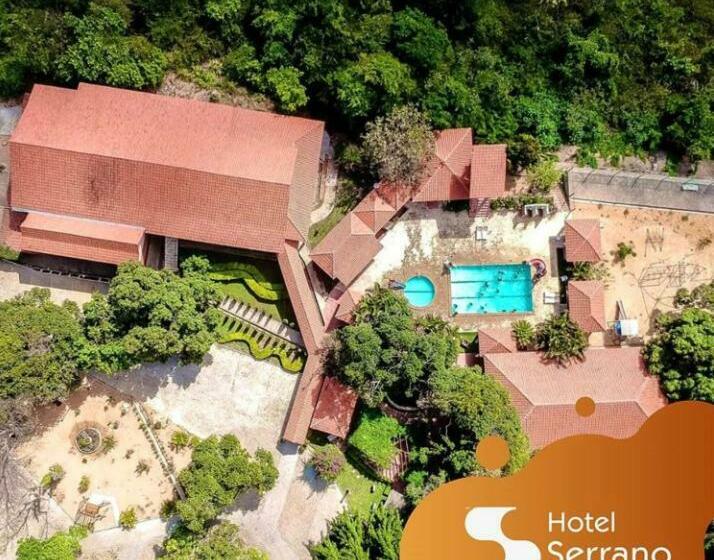 호텔 Serrano