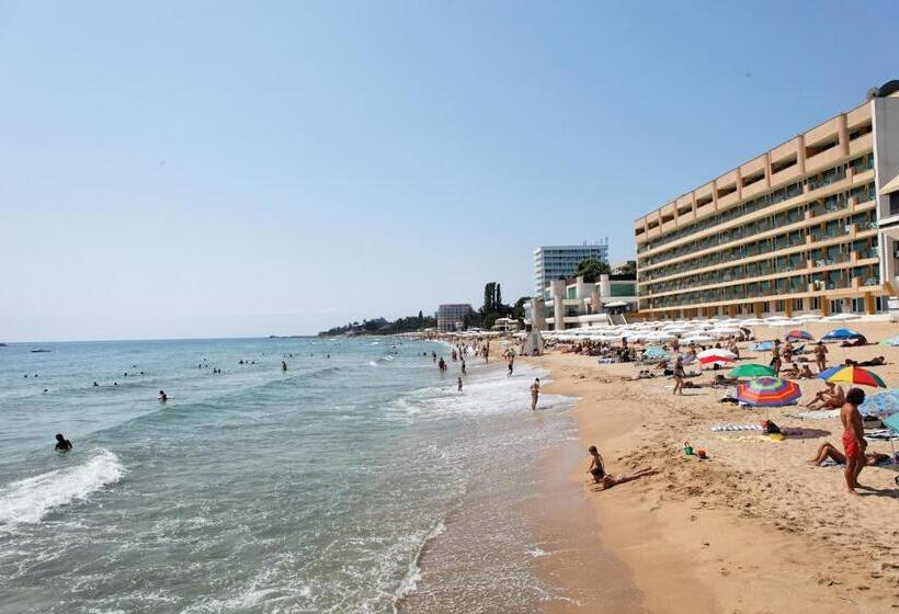 Marina Hotel, Sunny Day