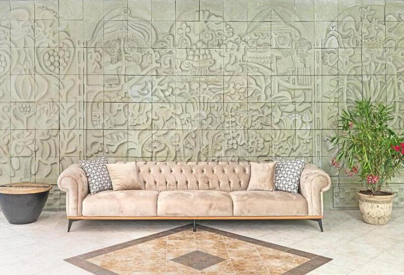 Marina Hotel, Sunny Day