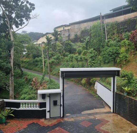 Пансион Fairlee Guest House Kandy