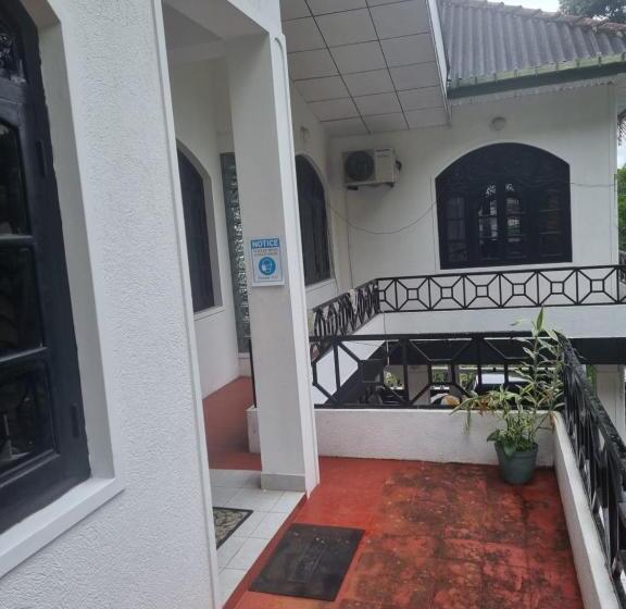 Пансион Fairlee Guest House Kandy