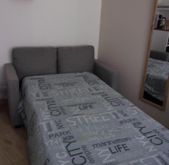 بنسيون Le Bourget   Envolée Romantique