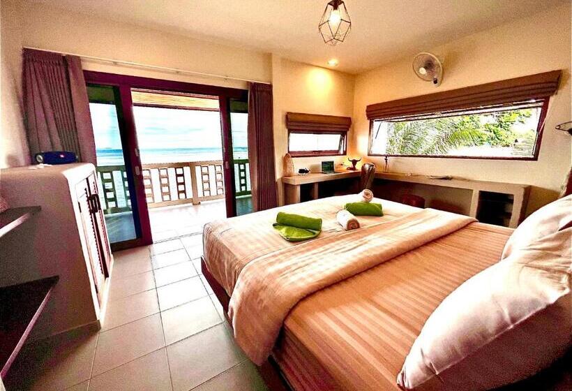 Пансион Three Rare & Private Front Beach Villas