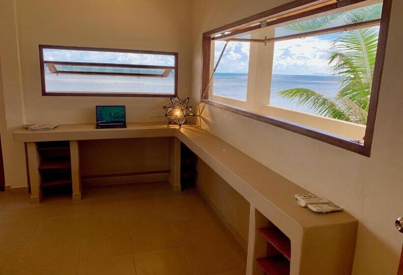 Пансион Three Rare & Private Front Beach Villas