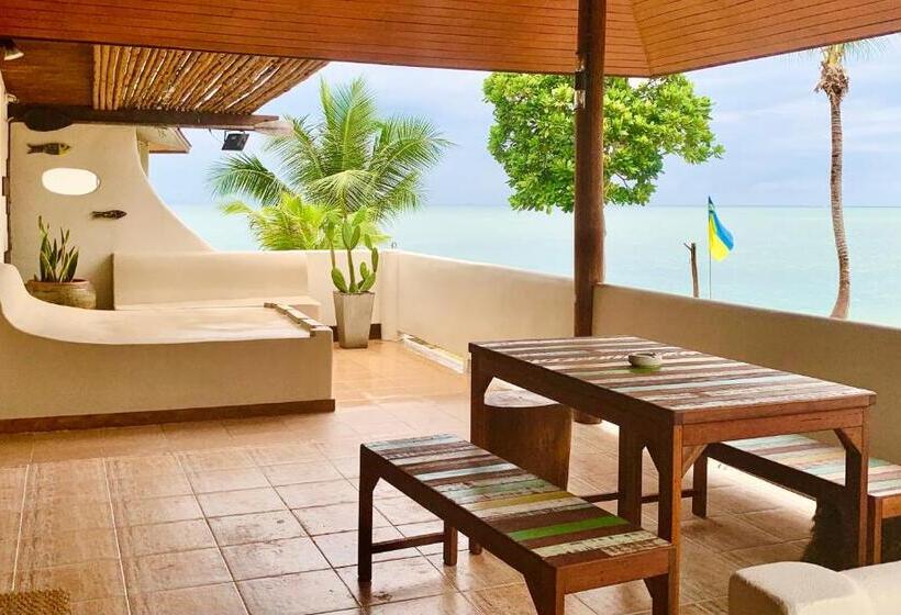 Пансион Three Rare & Private Front Beach Villas