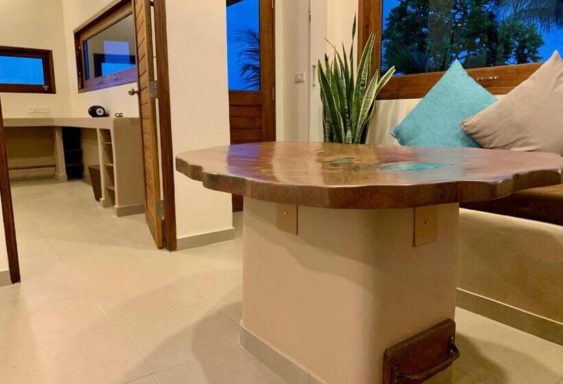 Пансион Three Rare & Private Front Beach Villas