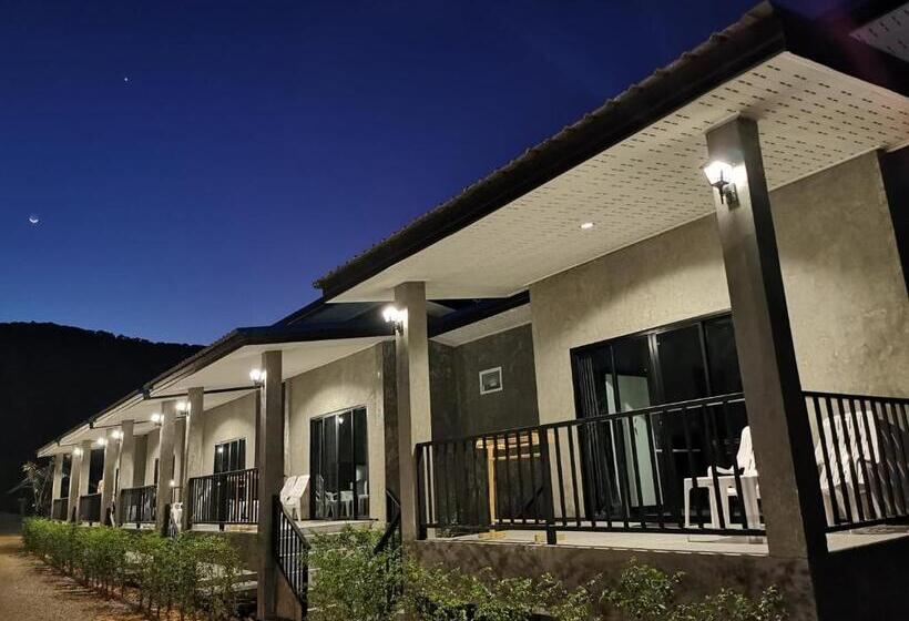 منتجع Baan Chainarong